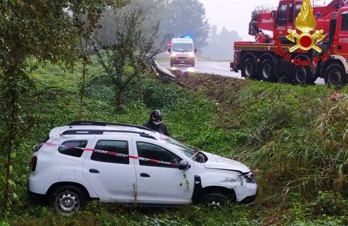 L’auto nella carpata della 235 alle “Tre cascine”