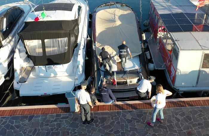 Sigilli anche su alcune imbarcazioni da diporto