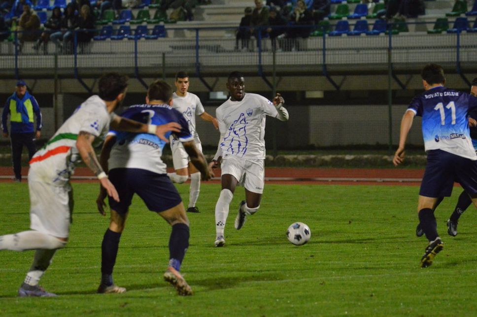 Jean Enrico Kouadio cerca spazio in attacco, ma con il Rovato il Codogno è rimasto a secco (foto Mallamaci) Jean Enrico Kouadio cerca spazio in attacco, ma con il Rovato il Codogno è rimasto a secco (foto Mallamaci)