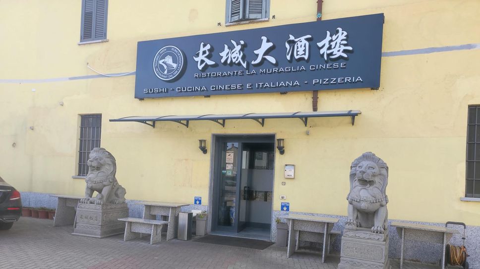 L’ingresso del ristorante La Muraglia: i titolari hanno salvato il 60enne L’ingresso del ristorante La Muraglia: i titolari hanno salvato il 60enne