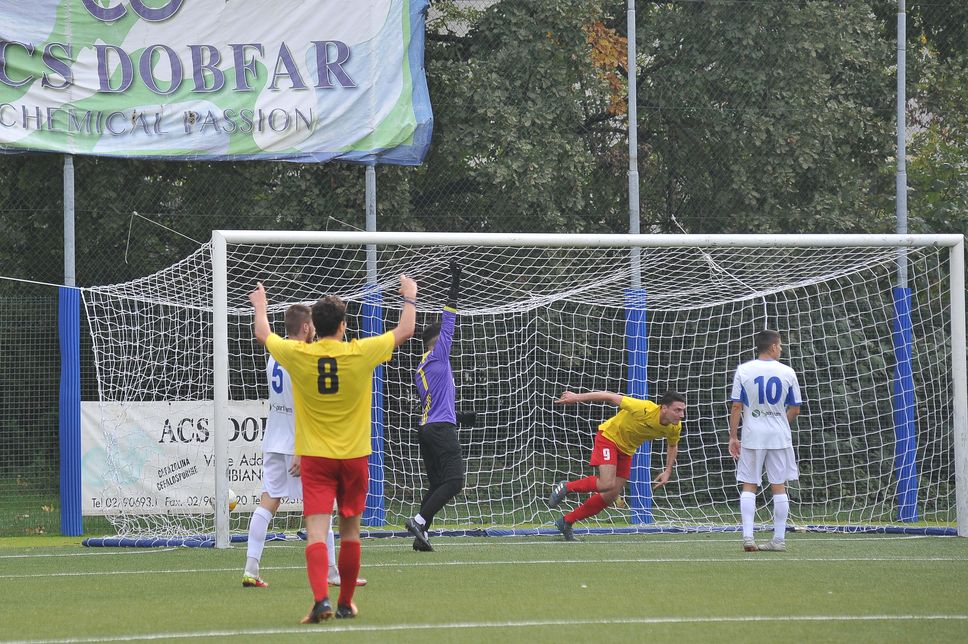 Il primo gol messo a segno dalla Settalese nel derby vinto contro il Tribiano (foto Ribolini) Il primo gol messo a segno dalla Settalese nel derby vinto contro il Tribiano (foto Ribolini)
