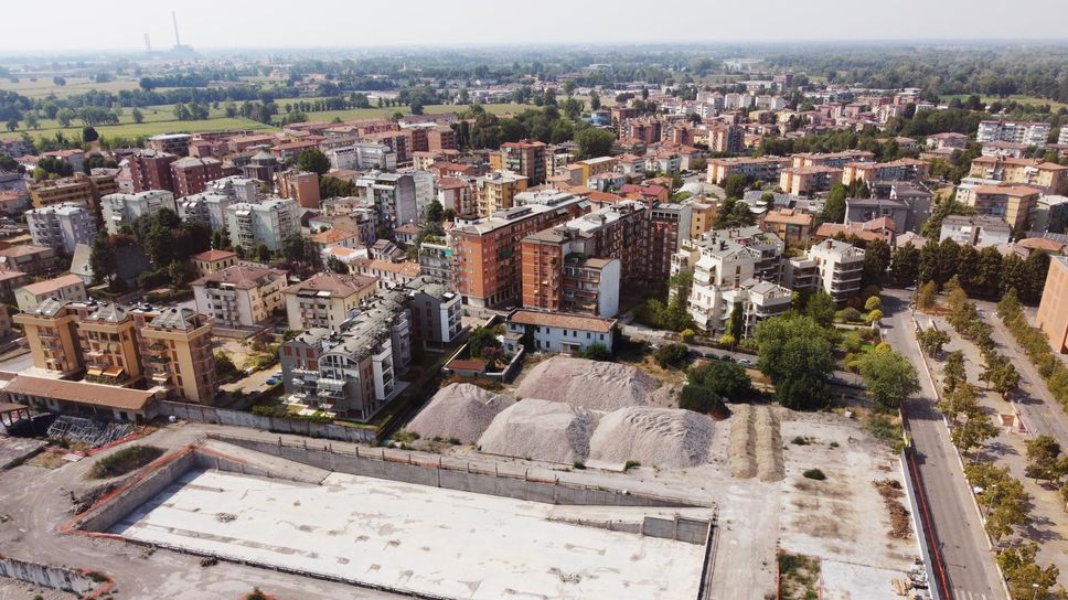 Una visione dall’alto dell’area dove dovrebbe sorgere il punto Esselunga
