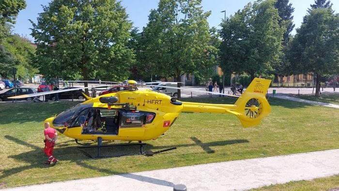 Precipita dal tetto di un’abitazione di Corte Palasio, in gravi