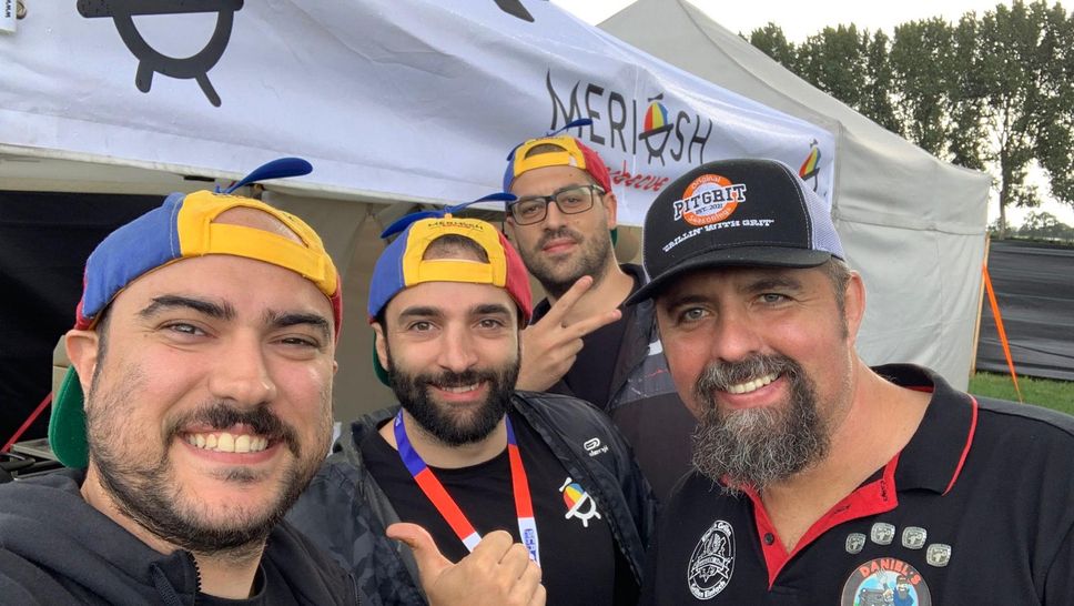 Primo a sinistra nella foto il lodigiano Mario Volpe con il suo team Meriosh Primo a sinistra nella foto il lodigiano Mario Volpe con il suo team Meriosh