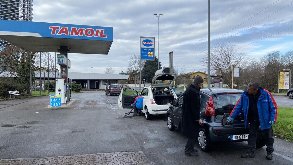 Un distributore a Lodi (Dovera) Un distributore a Lodi (Dovera)