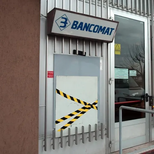 Settala sportello sventrato con l’esplosivo