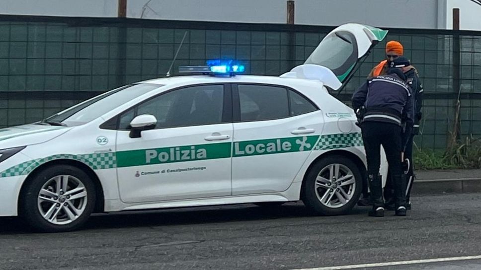 Un controllo della polizia locale Un controllo della polizia locale