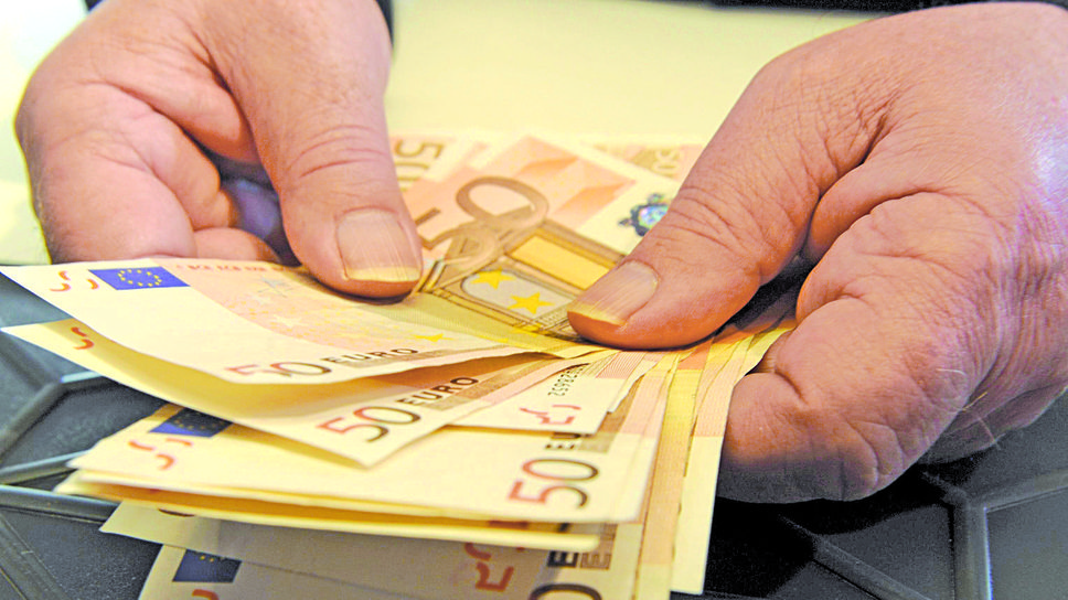 La vittima ha versato all’estorsore almeno 20mila euro (archivio) La vittima ha versato all’estorsore almeno 20mila euro (archivio)