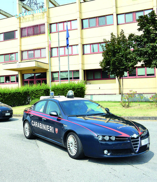 All’alba di sabato in piazza De Martino sono intervenuti i carabinieri All’alba di sabato in piazza De Martino sono intervenuti i carabinieri