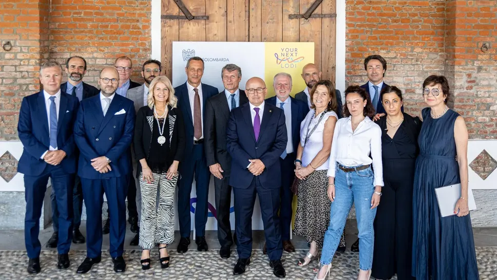 Il nuovo comitato della Sede di Lodi di Assolombarda assieme al presidente regionale Alessandro Spada Il nuovo comitato della Sede di Lodi di Assolombarda assieme al presidente regionale Alessandro Spada