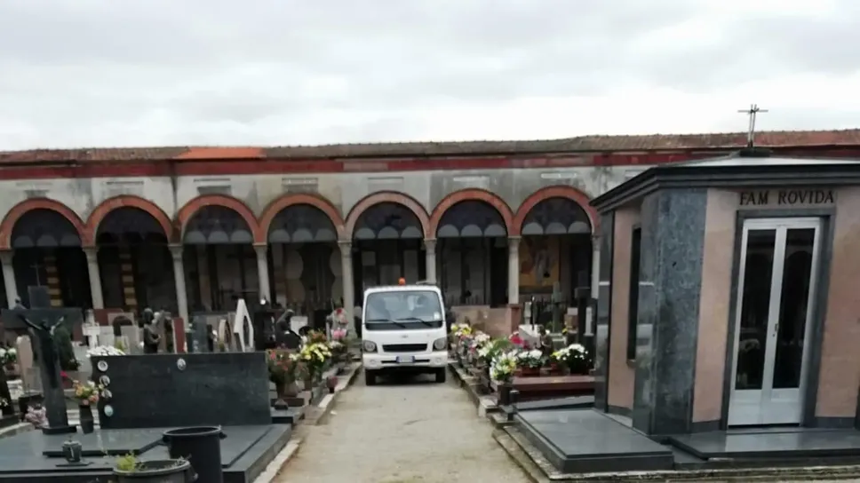 Il cimitero di Sant’Angelo, problemi con il pagamento della luce votiva Il cimitero di Sant’Angelo, problemi con il pagamento della luce votiva