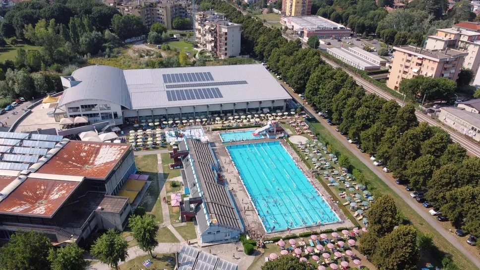 Veduta aerea della piscina della Faustina (Borella) Veduta aerea della piscina della Faustina (Borella)