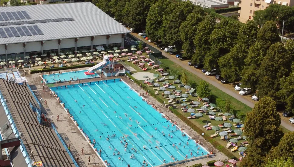 La piscina scoperta della Faustina (archivio)