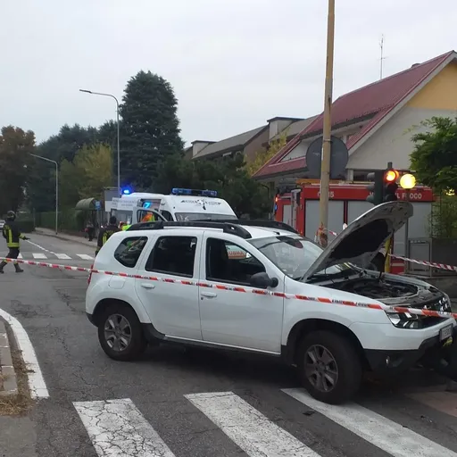 Malore al volante, a Melegnano un 83enne si schianta contro il semaforo ...
