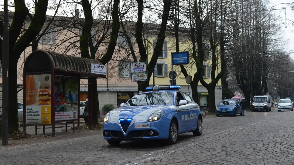 Polizia in servizio di pattuglia a Lodi Polizia in servizio di pattuglia a Lodi