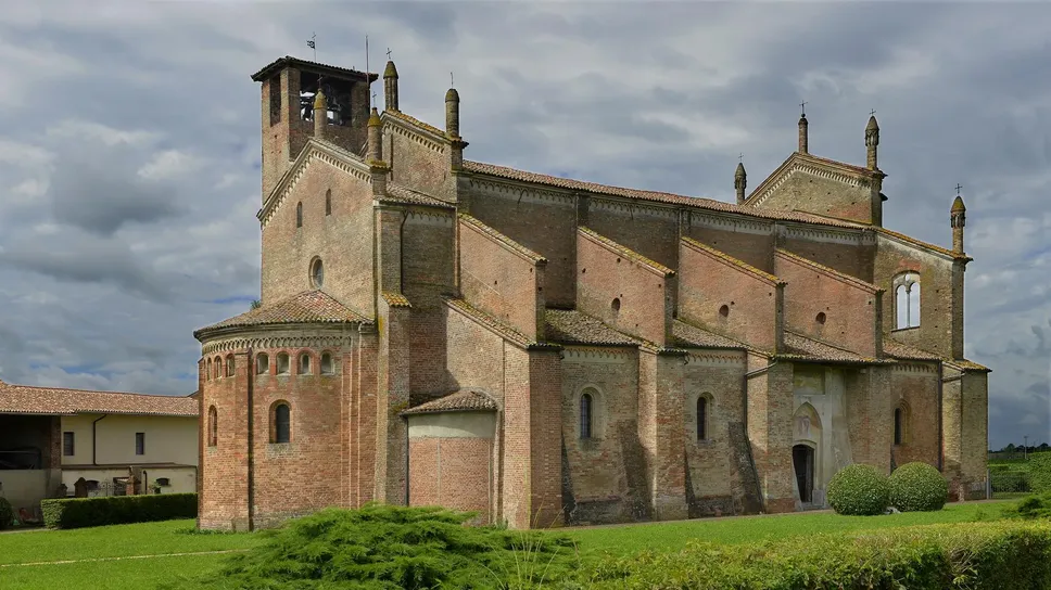 La basilica dei XII Apostoli a Lodi Vecchio La basilica dei XII Apostoli a Lodi Vecchio