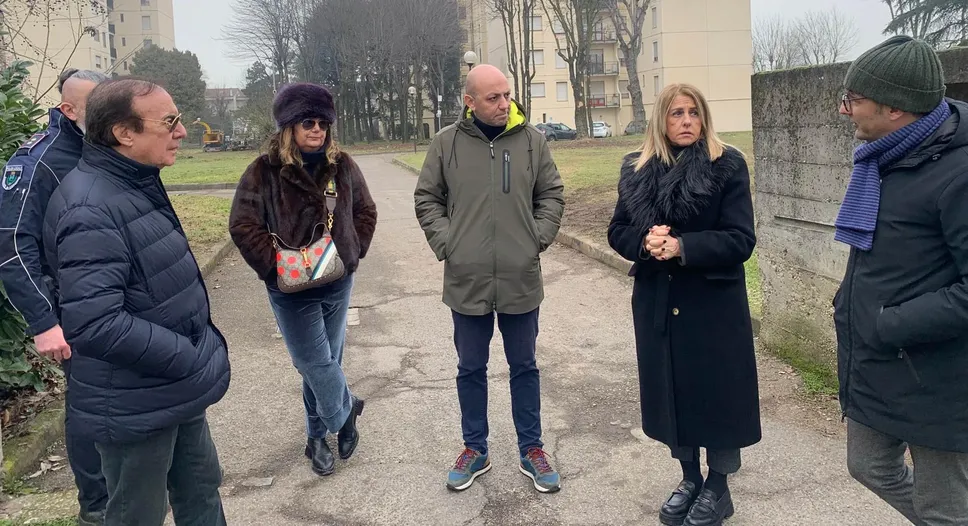 Il sopralluogo alle case Aler Il sopralluogo alle case Aler