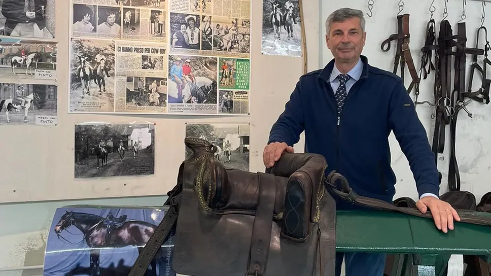 Jean Marie Moyersoen con la sella donata da Mogol