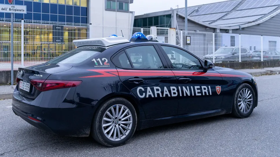 I carabinieri sono arrivati sul posto dopo pochi minuti I carabinieri sono arrivati sul posto dopo pochi minuti