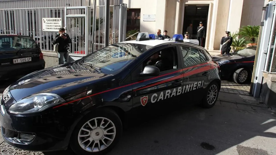 Un’auto dei carabinieri