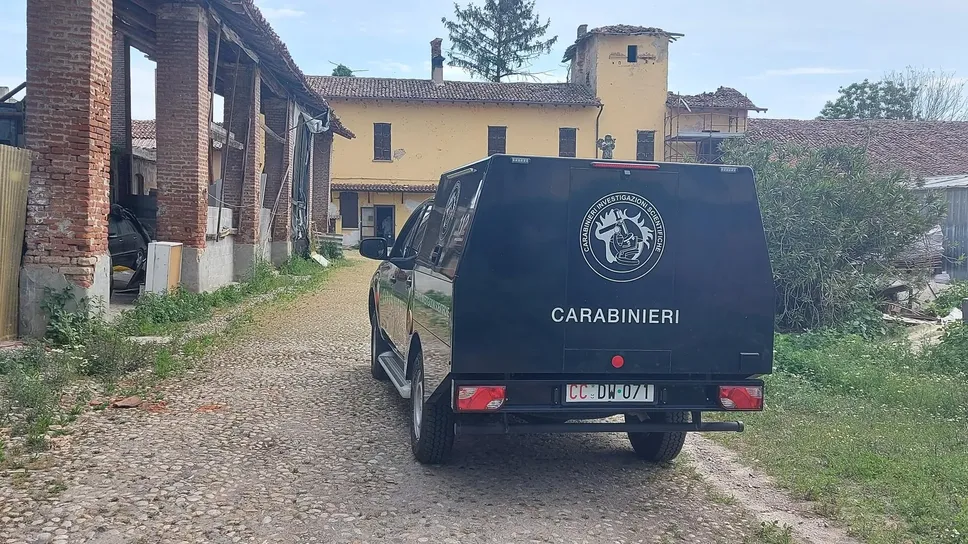 I rilievi dei carabinieri del Ris nella cascina in cui avvenne l’omicidio il 20 aprile scorso I rilievi dei carabinieri del Ris nella cascina in cui avvenne l’omicidio il 20 aprile scorso