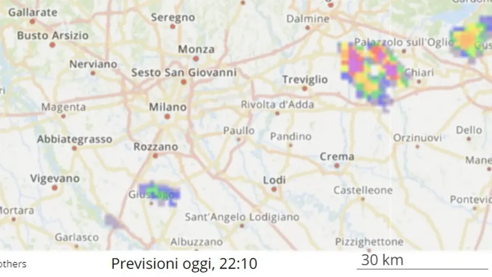 Lo scenario di questa sera, elaborato oggi alle 10. In viola le “bombe d’acqua” e di grandine Lo scenario di questa sera, elaborato oggi alle 10. In viola le “bombe d’acqua” e di grandine