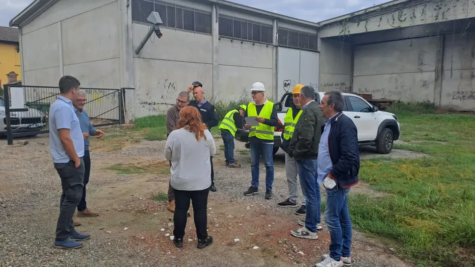 La consegna del’area di cantiere a Cascina Belfuggito per la rimozione rifiuti La consegna del’area di cantiere a Cascina Belfuggito per la rimozione rifiuti