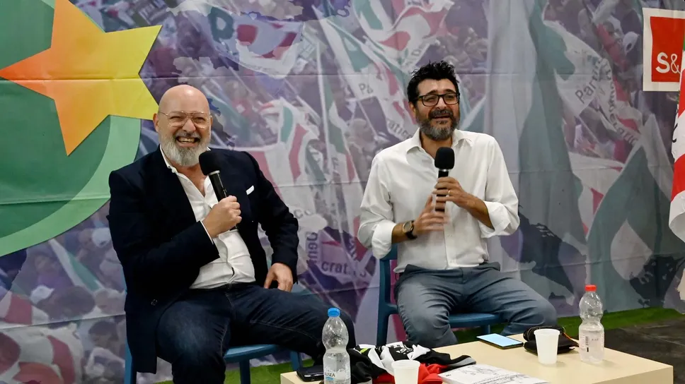 L’europarlamentare Stefano Bonaccini alla Festa dell’Unità con il direttore del «Cittadino» Lorenzo Rinaldi L’europarlamentare Stefano Bonaccini alla Festa dell’Unità con il direttore del «Cittadino» Lorenzo Rinaldi