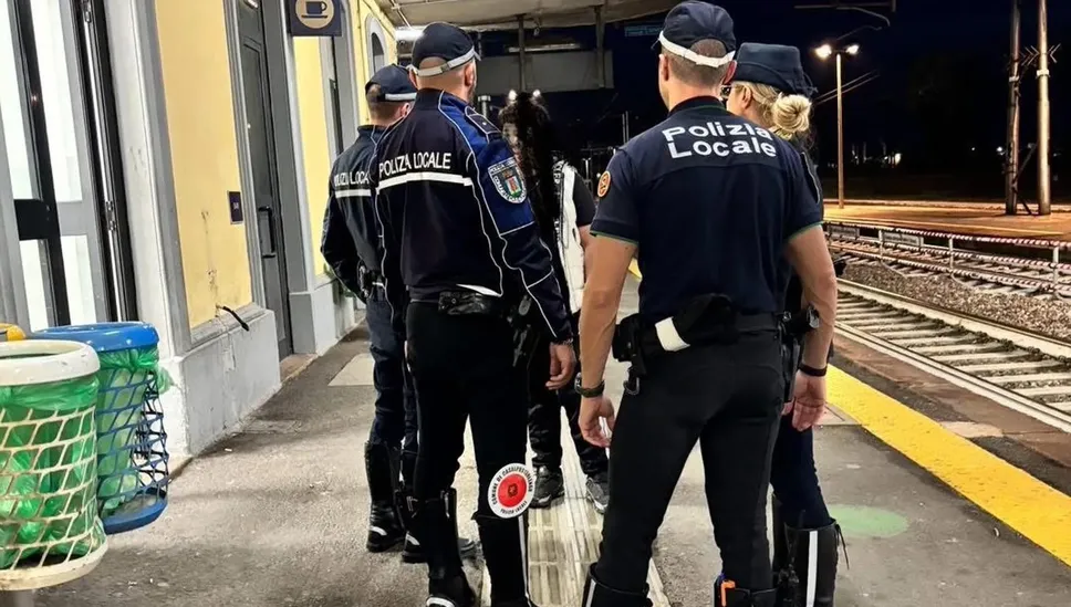 Controlli della polizia locale in stazione Controlli della polizia locale in stazione