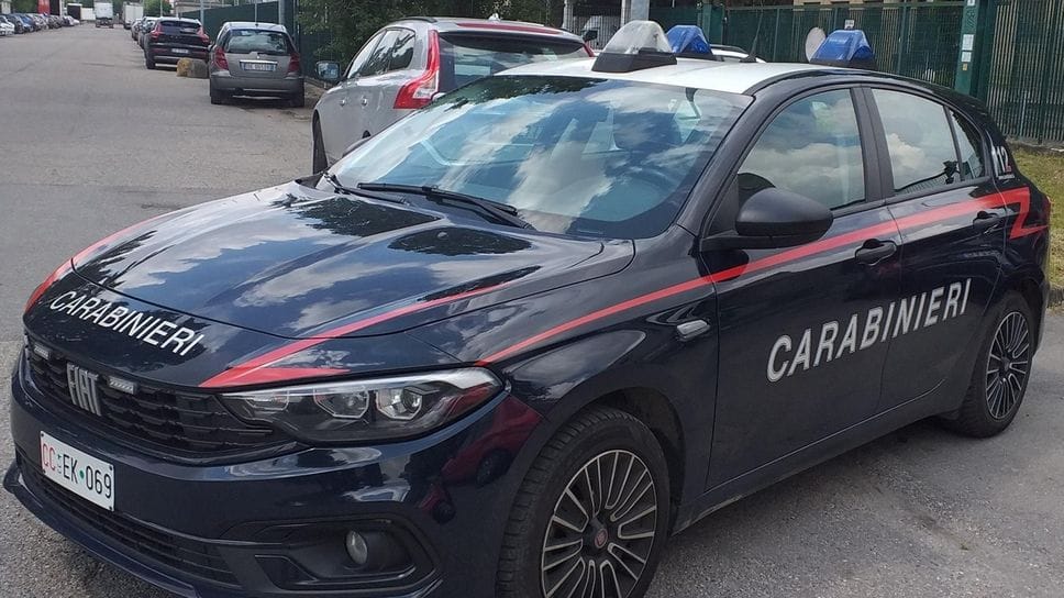 Una pattuglia dei carabinieri (archivio)