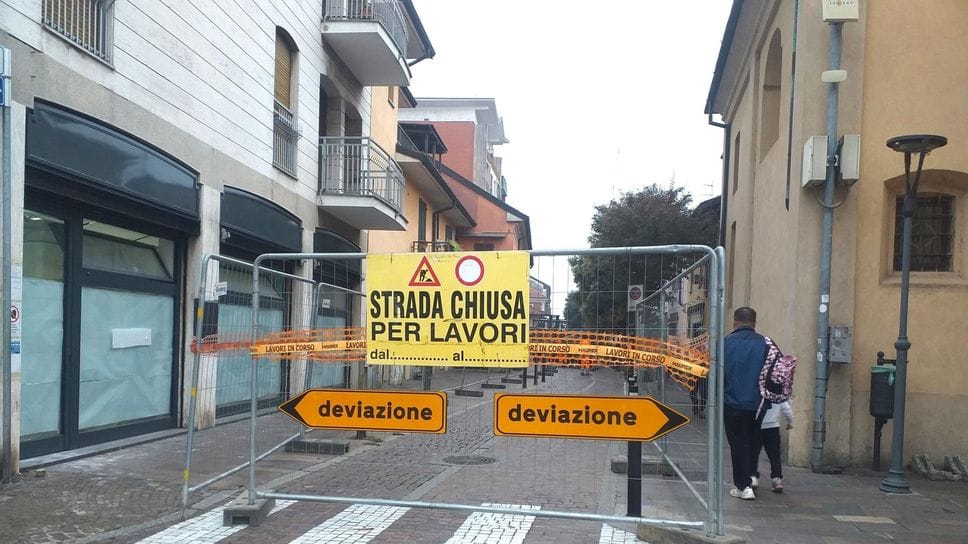 Da questa mattina strada chiusa per i lavori, foto Cornalba