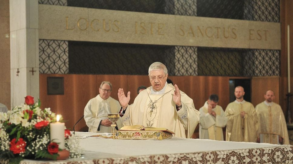 Alcuni momenti della cerimonia celebrata da monsignor Malvestiti Alcuni momenti della cerimonia celebrata da monsignor Malvestiti