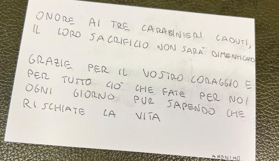 Uno dei messaggi di vicinanza recapitati al comando provinciale dei carabinieri di Lodi Uno dei messaggi di vicinanza recapitati al comando provinciale dei carabinieri di Lodi
