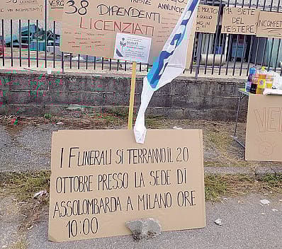 Un cartelllo di protesta dei lavoratori Deligusti (Cornalba) Un cartelllo di protesta dei lavoratori Deligusti (Cornalba)