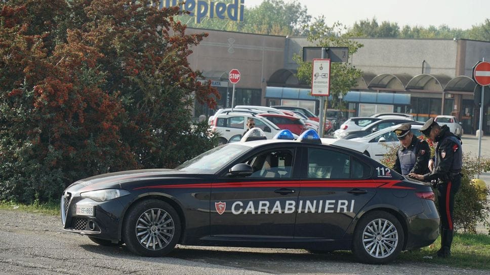 Carabinieri del radiomobile di Casale (archivio) Carabinieri del radiomobile di Casale (archivio)