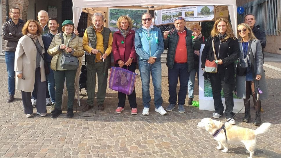 La manifestazione per i tigli di domenica mattina La manifestazione per i tigli di domenica mattina