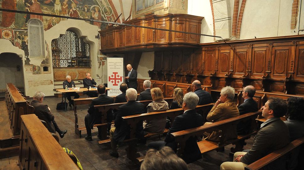 I presenti al convegno nella cornice di Santa Chiara Nuova (foto Ribolini)