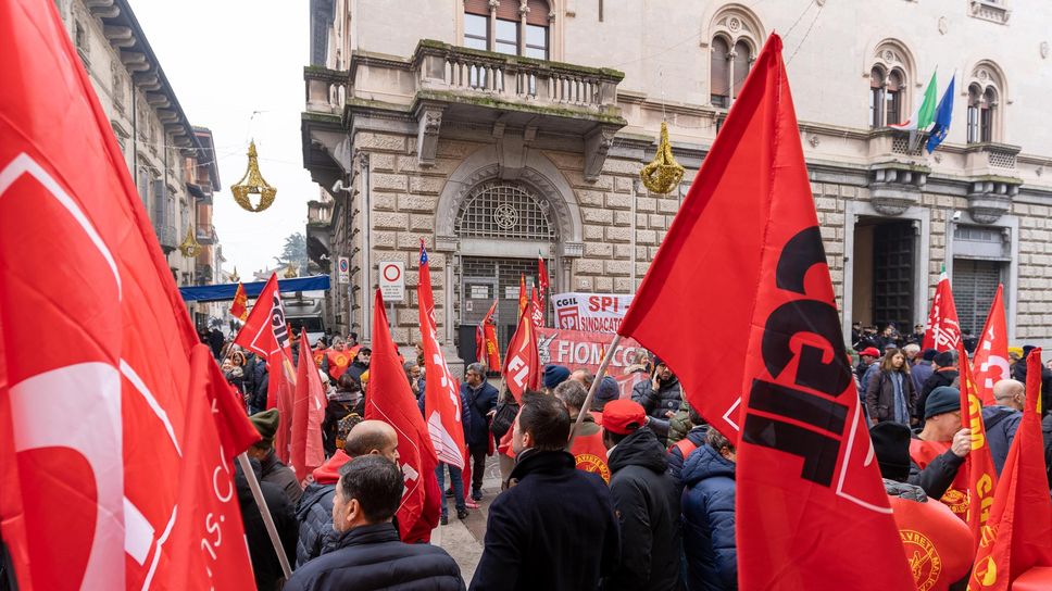 Una manifestazione della Cgil a Lodi (archivio) Una manifestazione della Cgil a Lodi (archivio)