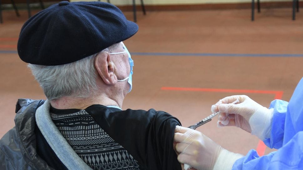 Via alla campagna anti influenzale a tappeto: previste aperture straordinarie dei centri vaccinali Via alla campagna anti influenzale a tappeto: previste aperture straordinarie dei centri vaccinali