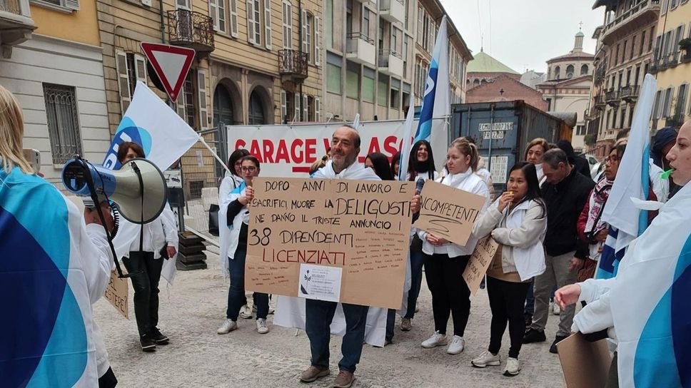 La protesta di ieri davanti alla sede di Assolombarda (Cornalba) La protesta di ieri davanti alla sede di Assolombarda (Cornalba)