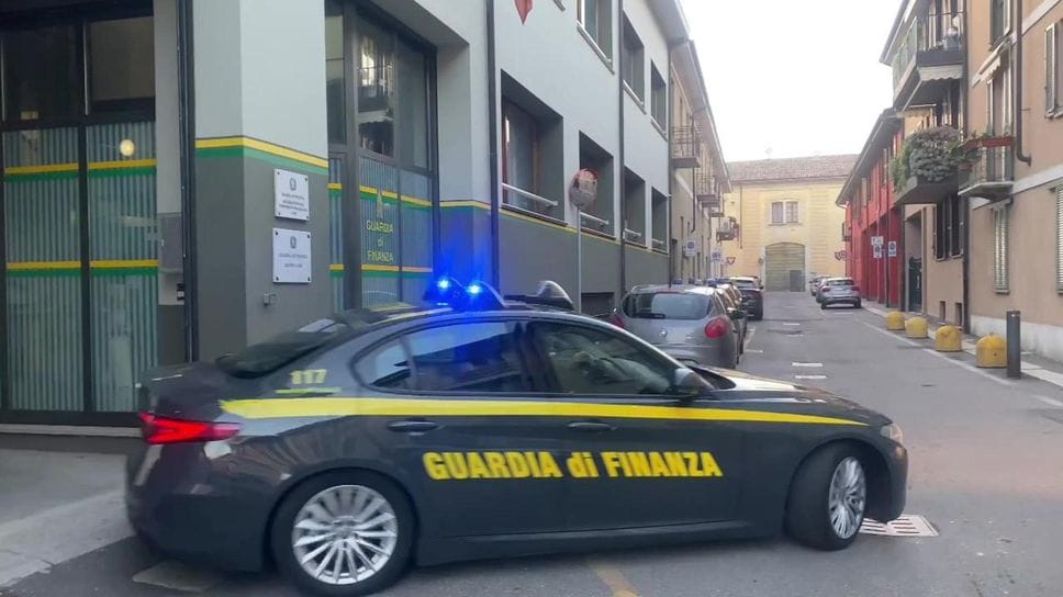 Una pattuglia della guardia di finanza Una pattuglia della guardia di finanza