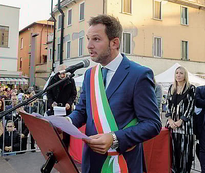 Il sindaco di San Giuliano e la sua giunta erano stati oggetto di una raffica di insulti via social Il sindaco di San Giuliano e la sua giunta erano stati oggetto di una raffica di insulti via social