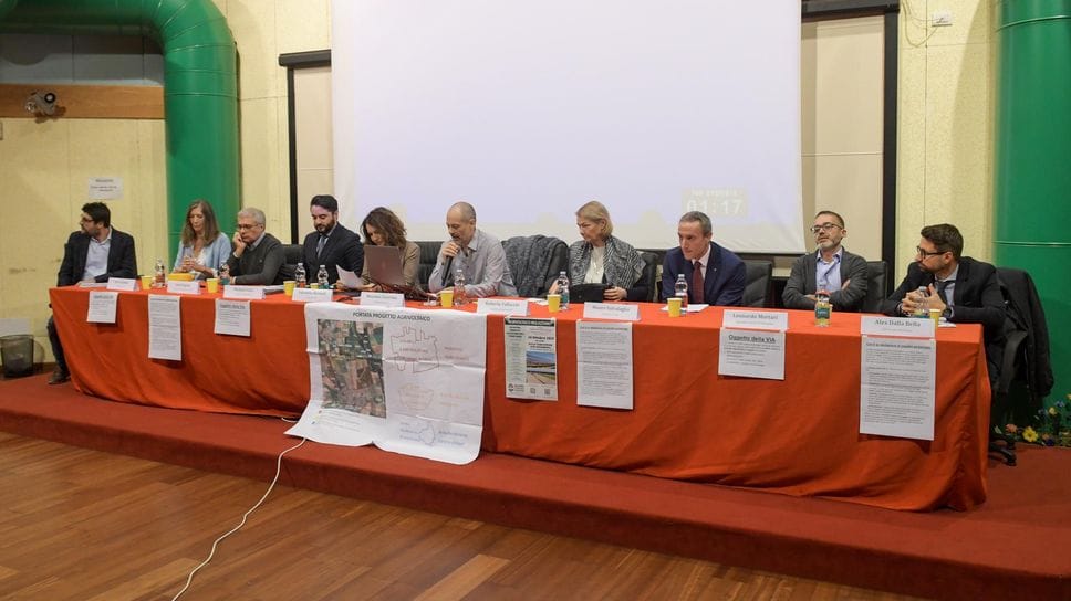 La tavola rotonda promossa ieri sera con alcuni esponenti delle istituzioni locali, regionali e nazionali a Mulazzano (Canali) La tavola rotonda promossa ieri sera con alcuni esponenti delle istituzioni locali, regionali e nazionali a Mulazzano (Canali)