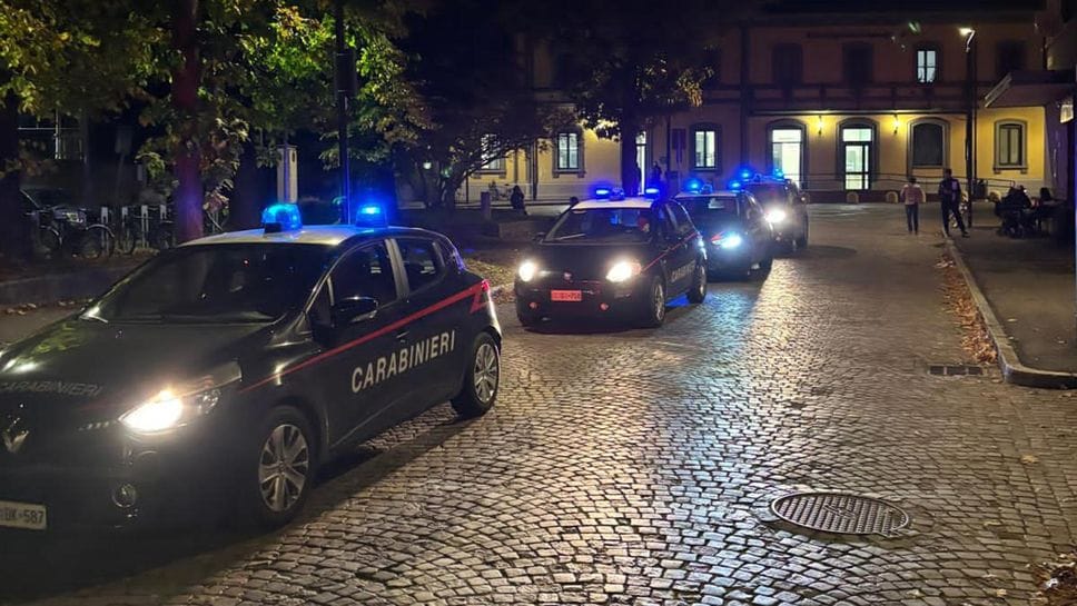 Carabinieri in centro ieri sera a Casale durante il “pattuglione” (Agosti) Carabinieri in centro ieri sera a Casale durante il “pattuglione” (Agosti)