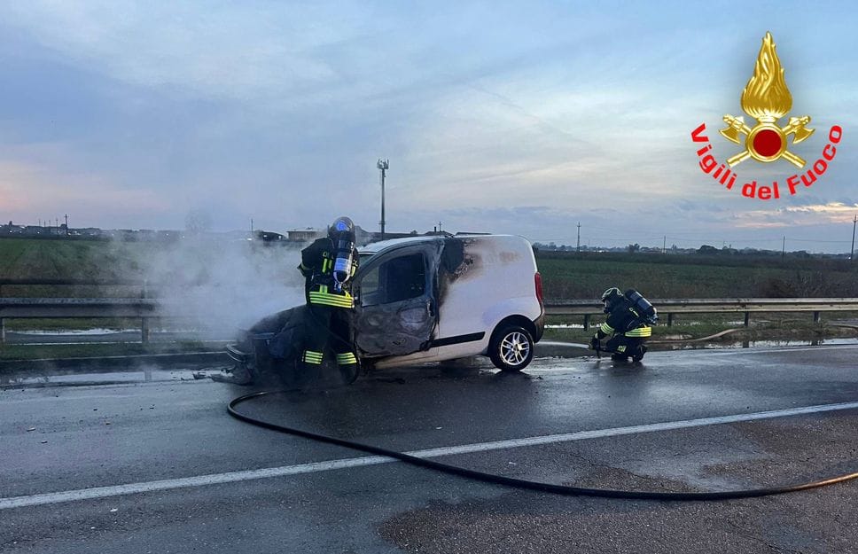 Salerano, l’intervento dei vigili del fuoco Salerano, l’intervento dei vigili del fuoco