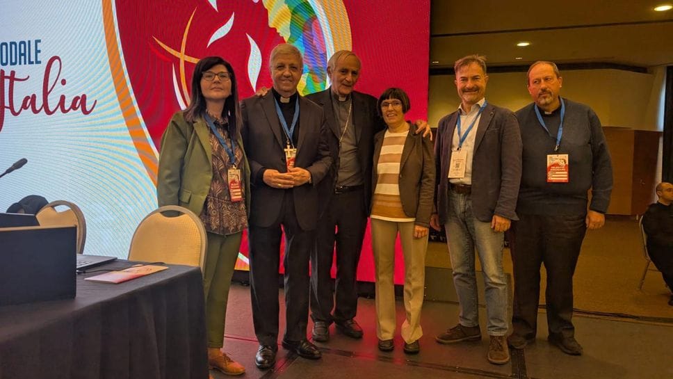 La delegazione lodigiana con il vescovo Maurizio e il cardinal Zuppi La delegazione lodigiana con il vescovo Maurizio e il cardinal Zuppi