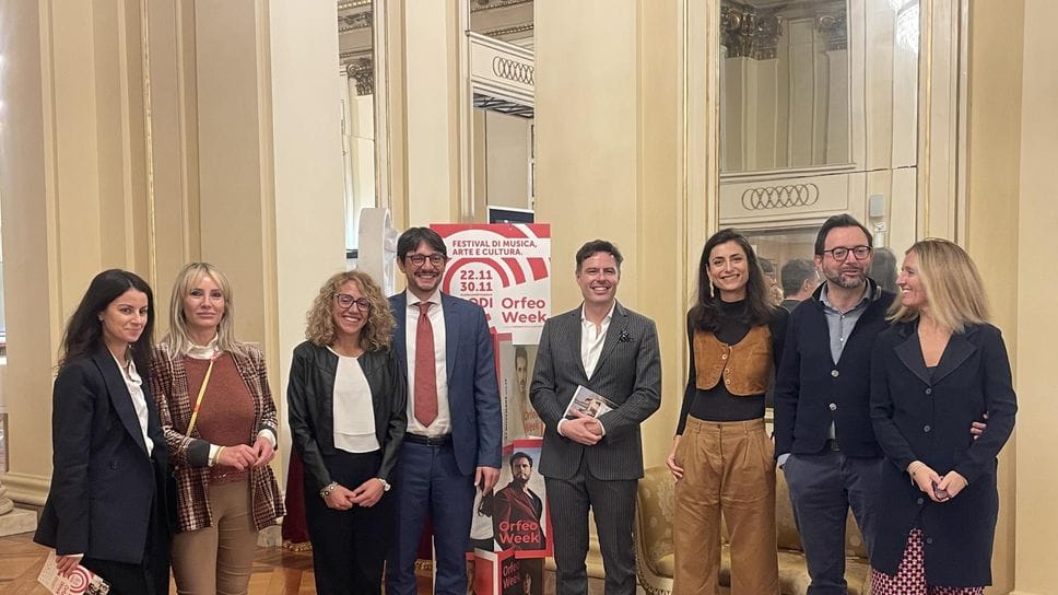 Al centro Raffaele Pe, vicino all’assessore Milanesi e alla vicesindaco Tagliaferri Al centro Raffaele Pe, vicino all’assessore Milanesi e alla vicesindaco Tagliaferri