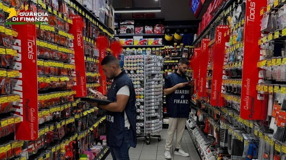 Controlli della guardia di finanza in un reparto