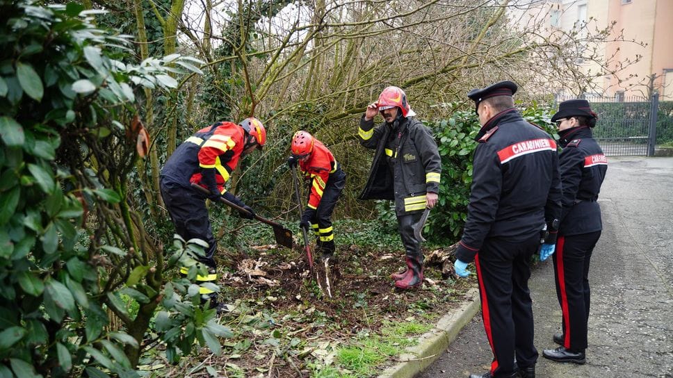 Il ritrovamento in via Precacesa di portafogli e telefono di Bolzoni