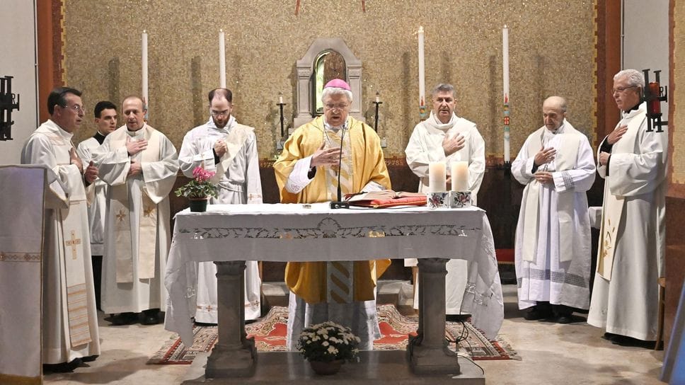 La celebrazione al cimitero Maggiore di Lodi presieduta da monsignor Maurizio Malvestiti nello scorso novembre La celebrazione al cimitero Maggiore di Lodi presieduta da monsignor Maurizio Malvestiti nello scorso novembre
